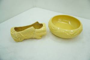 lot 648 image: Vintage McCoy Yellow Planters