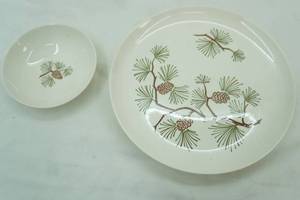 lot 659 image: Vintage Stetson Marcrest Misty Pine Pattern Bowl and Dinner Plates. Ovenproof Dinnerware