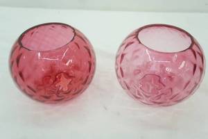 lot 661 image: Collection of Vintage Salt & Pepper Shakers