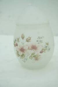 lot 678 image: Vintage Viking Frosted Satin Floral Glass Ginger Jar or Apothecary Jar