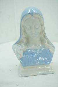 lot 679 image: Vintage Holland Mold Virgin MaryMadonna Ceramic Bust Figurine. 8 tall