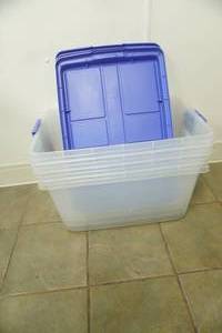 lot 732 image: Hefty Clear Storage Totes wBlue Latching Lids 4ct (only 3 lids on this lot)