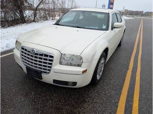 lot 6 image: 2005 Chrysler 300 Touring