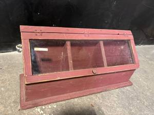 lot 4 image: Vintage Burgundy-painted Wood Display Cabinet With Glass Front - 3 Compartments