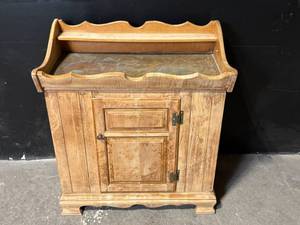 lot 26 image: Vintage Oak Cabinet with Scalloped Top - Single Door, Inner Shelving