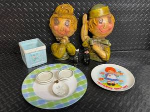 lot 69 image: Raggedy Ann 1977 Mothers Day Plate - The Schmid Collection & A & B Monogram Ceramic Vases