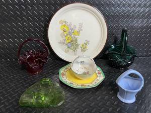 lot 79 image: Arlow Bonnie Bloom Honey Stone Plate 11in Made in Ireland No. 8169