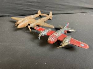 lot 89 image: Three-Piece Vintage Tin Aircraft Toys Lot - WWII US Insignia