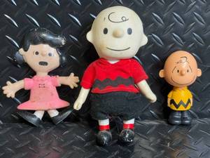 lot 97 image: Peanuts Vinyl Figures Set Charlie Brown & Sally (3-Piece)