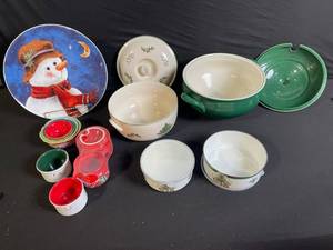 lot 113 image: Spode Christmas Tree Round Covered Casserole XT0740-X - Nikko Bowls & Green Dish Lot