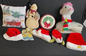 lot 137 image: Wondershop Lit Tinsel Unicorn - 29in Tall, 50 Lights, White Wire, IndoorOutdoor