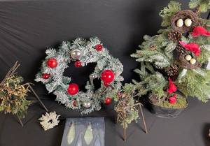 lot 138 image: Thomas OBrien Holiday Collection Vintage Blue Pendant Ornament Set - Frosted Wreath & Topiaries