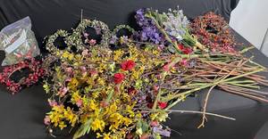 lot 145 image: Assorted Dried Flower Wreaths & Bouquets - Multi-Color Floral Stems for Craft Decor