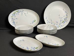 lot 165 image: East German Porcelain Oval Plates - Blue Floral Vine Pattern - 9 in - Assorted Set
