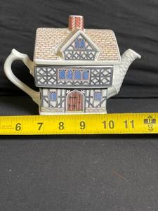 lot 171 image: English Country Houses Tudor House Teapot - Ceramic House-Shaped Collectible