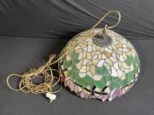lot A-184 image: Vintage Tiffany-Style Mosaic Glass Pendant Lamp Shade with Chain