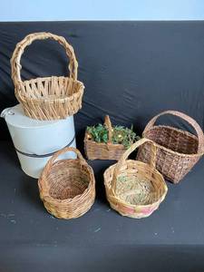 lot 186 image: Wicker Baskets - Assorted Sizes with White Storage Bucket