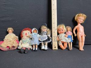 lot 197 image: 8-Pc Vintage Cloth Dolls Lot - Mixed Outfits