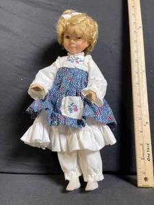lot 205 image: Doll 63078 - Vintage Floral Print Pinafore & White Lace Blouse Outfit