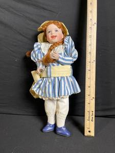 lot 206 image: Wendy Lawton Louisa - In the Good Old Summertime - 11 in. Doll