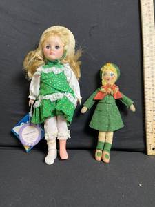 lot 244 image: Effanbee Mary Mary Dolls - The Wonderful World of Effanbee - 2 Vintage Cloth Dolls