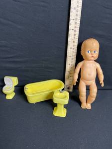 lot 266 image: Dollhouse Miniature Yellow Bathroom Set - Bathtub, Sink & Toilet with Baby Doll
