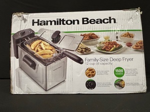 lot 47 image: Hamilton Beach 35220G - Family-Size Deep Fryer - 12-Cup Oil Capacity - 1500W