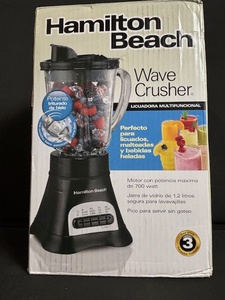 lot 176 image: Hamilton Beach Wave Crusher Blender - 700-W Peak Power, 40 oz Glass Jar