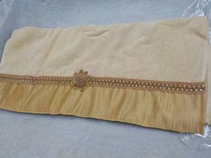 lot 66 image: Avanit Home Bath Towel 27 x 48 Ne...