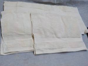 lot 67 image: 1 Bath Towel and 2 Hand Towels New...