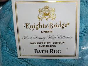 lot 68 image: Knights Bridge Aqua Bath Rug 20 x 3...
