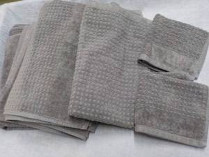 lot 76 image: Madison Pak 6 pc Towel Set New fro...