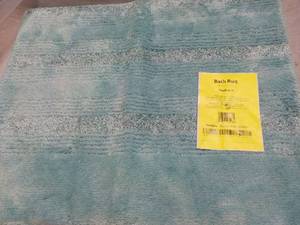 lot 77 image: 24 x 40 Seaform Bath Rug New from...
