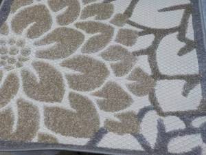 lot 89 image: Nourison Dahlia Bouquet Collection ...