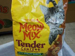 lot 172 image: Meow Mix Salom and Turkey 48 oz Bag...