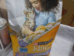lot 174 image: Purina Kitten Chow 50 oz Bag...