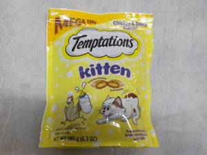 lot 175 image: Temptations Kitten Treats 6.3 oz ba...