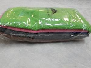 lot 188 image: 5 Micro Fiber Clothes...