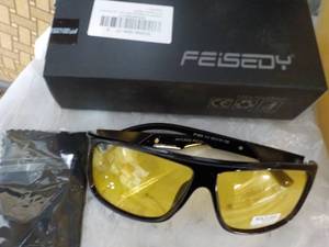 lot 208 image: Feisedy Sunglasses...