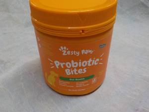 lot 220 image: Zesty paws Probiotic Bites...