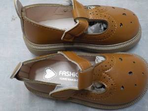 lot 229 image: Fashion Toddler shoes size 23...