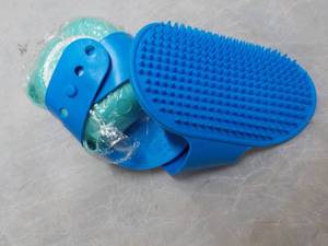 lot 244 image: Short Hair Dog Scrubbers...