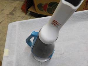 lot 253 image: Black and Decker 16V Vacuum Cleaner...