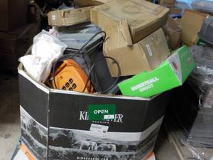 lot 257 image: Pallet of New Overstock and unclaim...