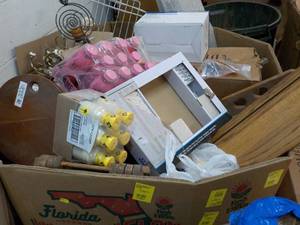 lot 262 image: Pallet of New Overstock and unclaim...