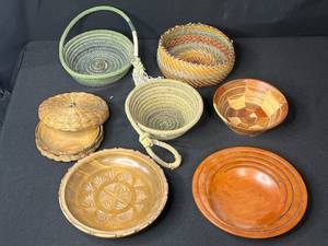 lot 5 image: Collection of 7 Handcrafted Wooden and Woven Decorative Bowls and Baskets