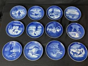 lot 72 image: Set of Royal Copenhagen Christmas Collector Plates 1965-1976