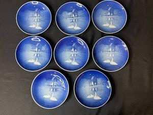 lot 75 image: Set of 8 Royal Copenhagen 1974 Collectible Blue Christmas Plates