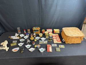 lot 102 image: Vintage Souvenir Collectibles and Kitchenware Lot with Ceramic Tea Bag Holders and Miniatures
