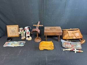 lot 158 image: Native American Art and Vintage Collectibles Lot Sand Art, Kachina Dolls, Ashtray, Old View-Master Reels, Stereoscope